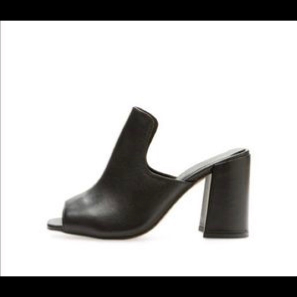 *Never Worn* Pure Navy Huesti Leather Mule